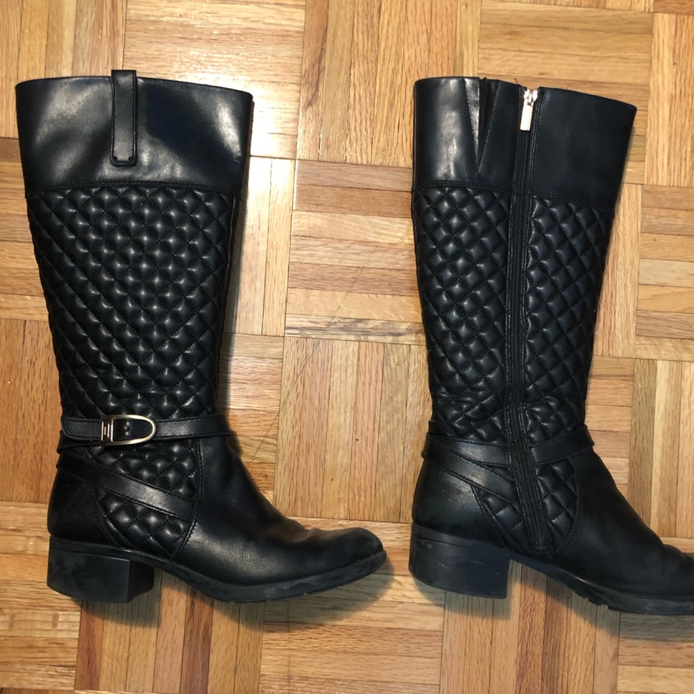 Black winter boots